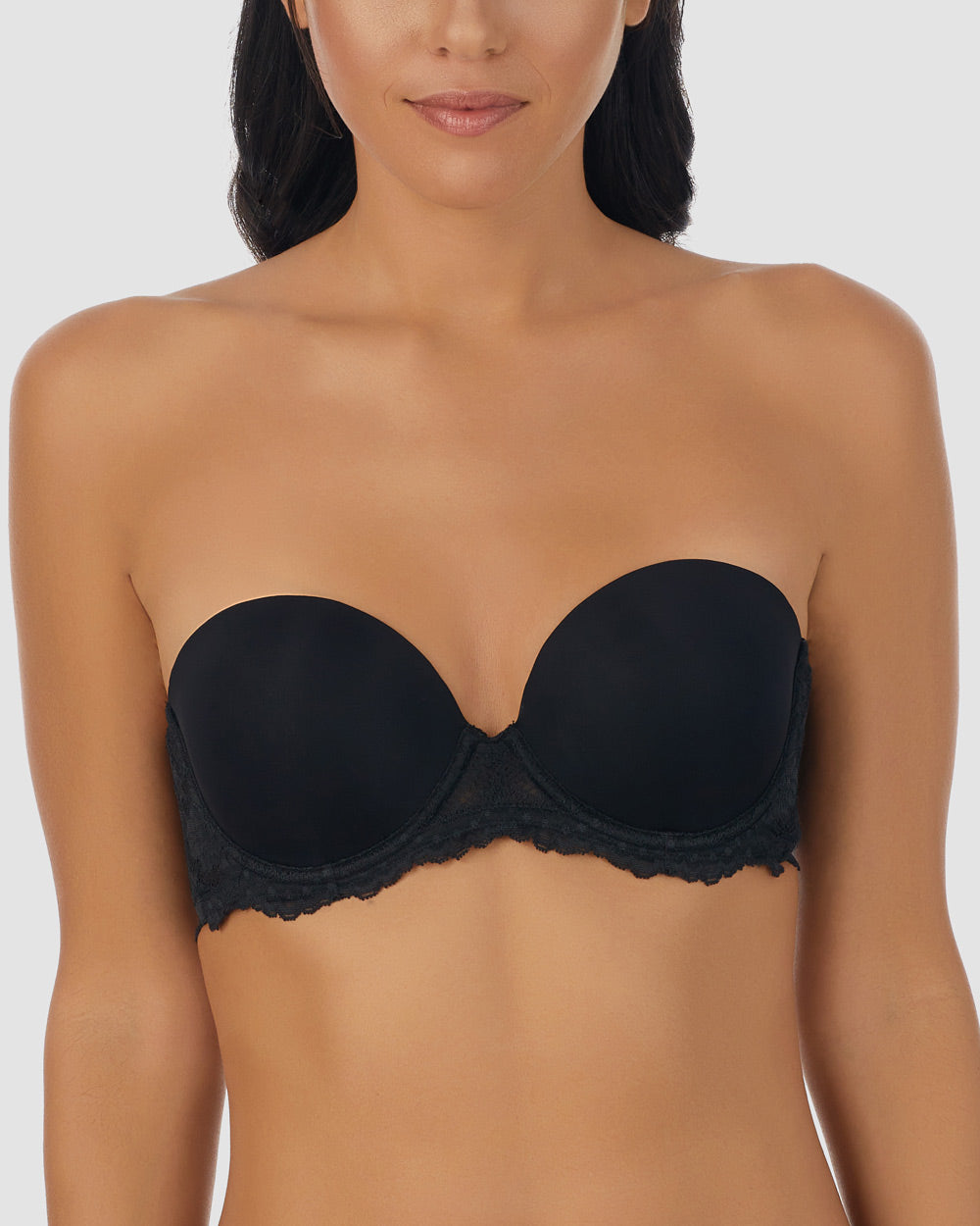 A lady wearing black beautifully basic strapless.