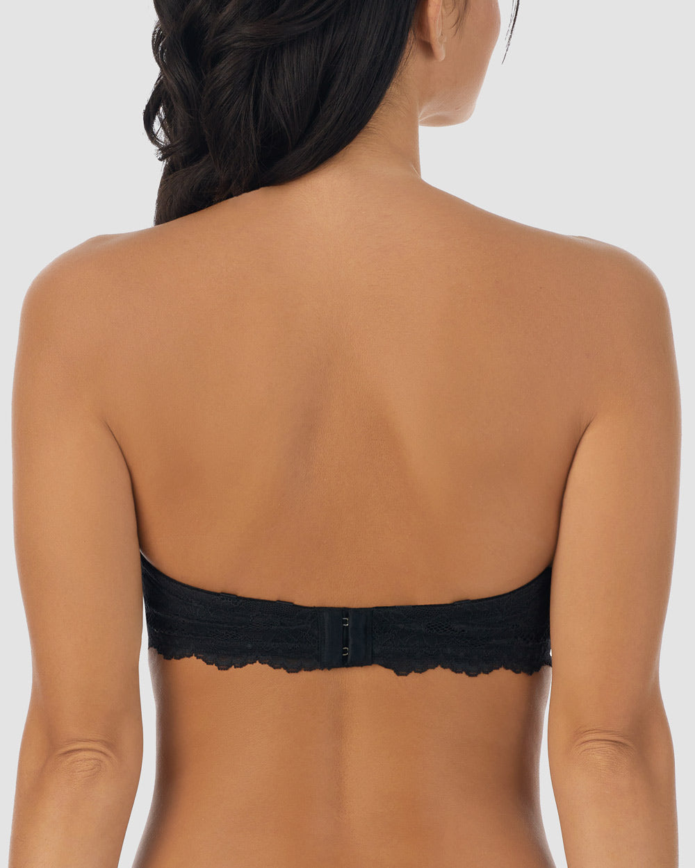 A lady wearing black beautifully basic strapless.